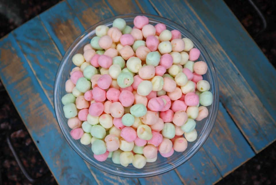 Picture of Dehydrated Mini Marshmallows in a bowl.